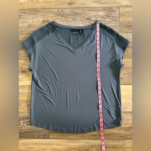 🩵 TAHARI women’s top 🩵 - Picture 6 of 10